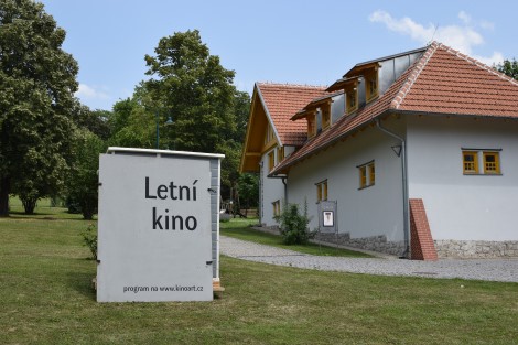 letni kino vila 470X313